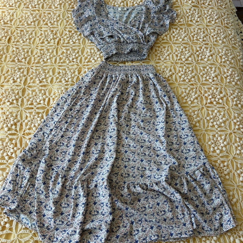 Floral Two-Piece Maxi Dress in Light Blue and White small